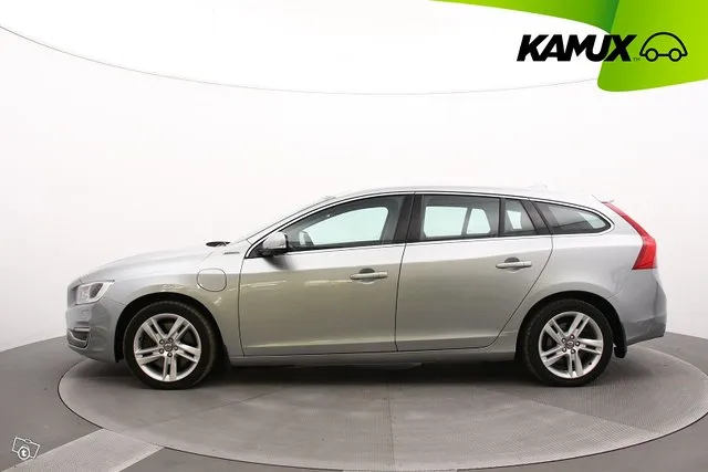 Volvo V60 D6 AWD Summum plug in hybrid aut / Navi / Digimittaristo / Vetokoukku / Nahkaverhoilu / Image 8