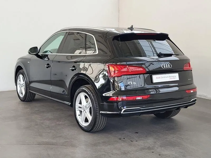 AUDI Q5 40 TDI quattro S line Plus Image 4